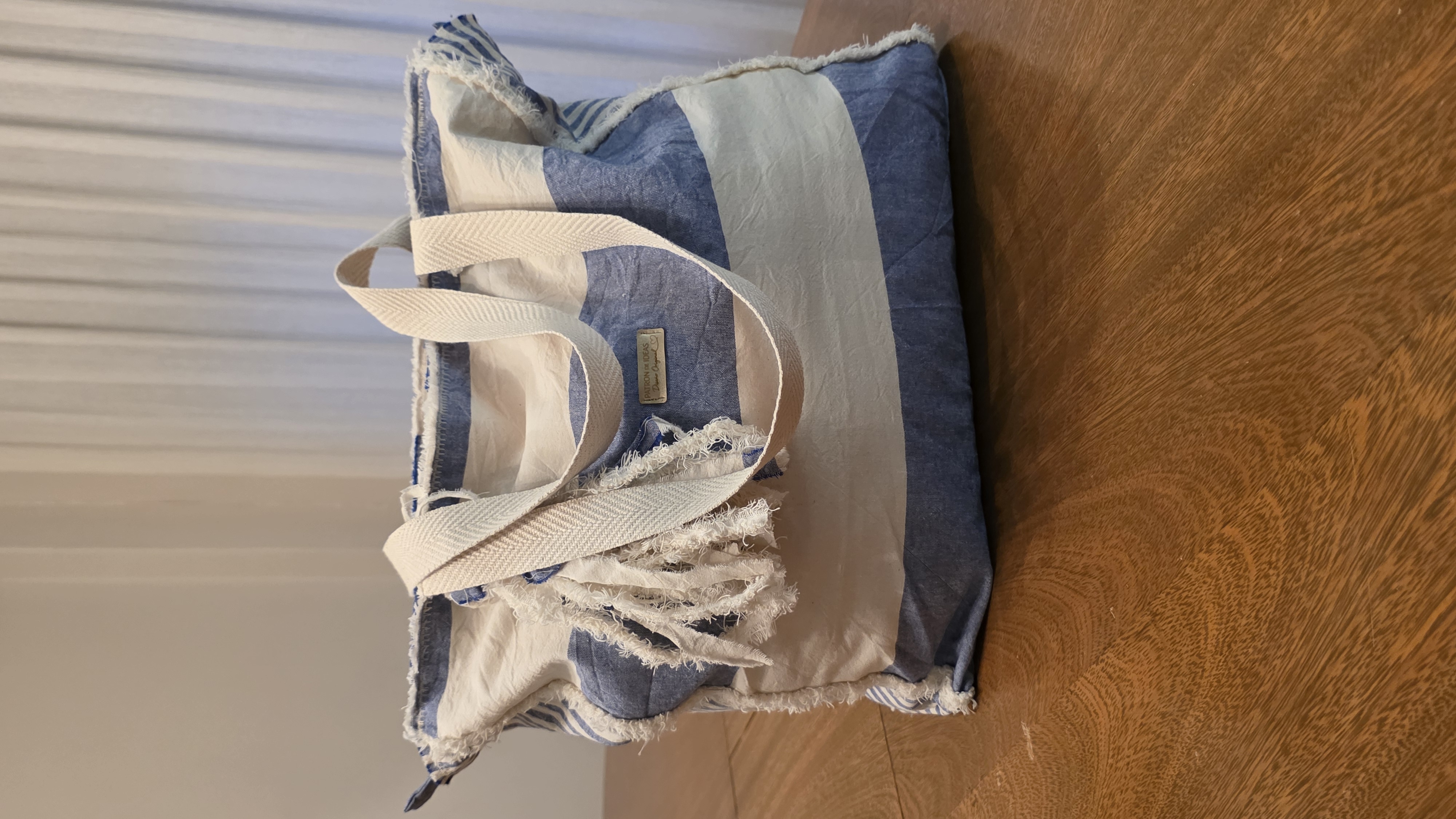 Bolso Raya Ancha Celeste detalle