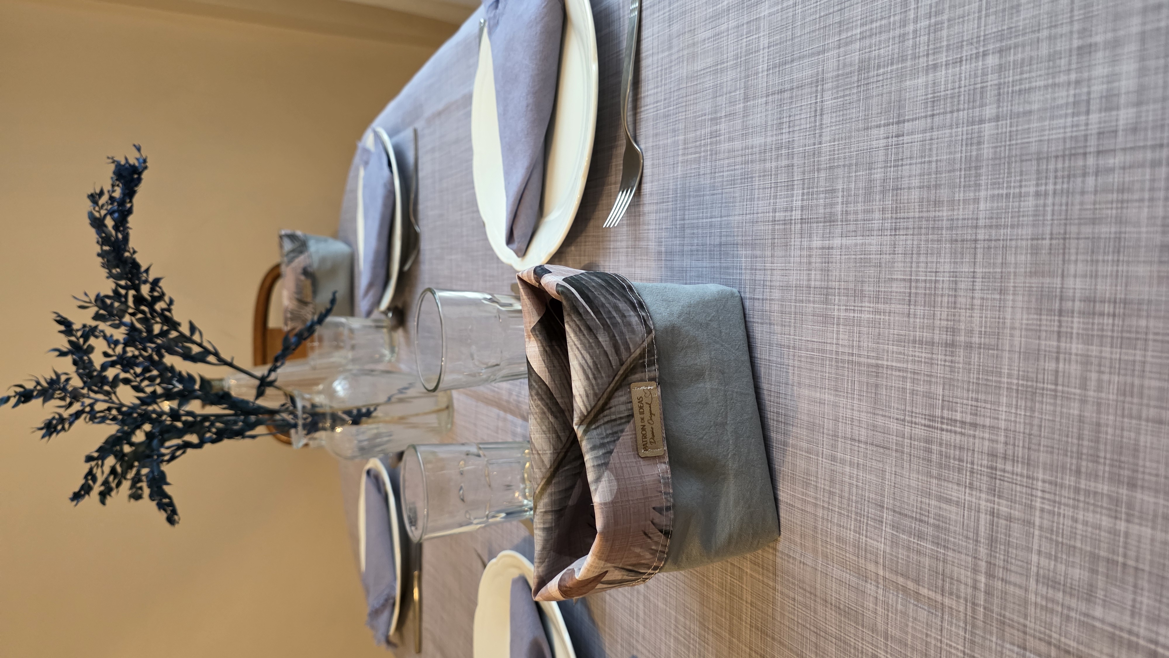 Mantel Gris Liso mesa servida
